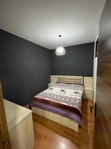 En eller flere senge i et værelse på Area Park Bakuriani