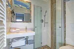 a bathroom with a sink and a shower at Ferienwohnungen Gästehaus Lärcheck in Berchtesgaden +108 photos