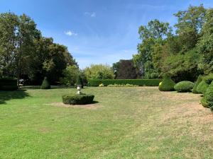 a large lawn with a fountain in the middle of it at l'Abeaupinière in Reboursin