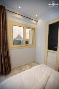 Postel nebo postele na pokoji v ubytování Life Pyramids Inn