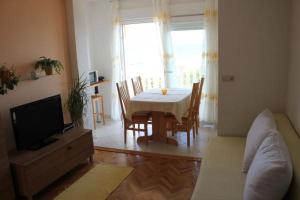 Fotografia z galérie ubytovania Apartment in Duce with sea view, terrace, air conditioning, WiFi 5061-3 v destinácii Duće