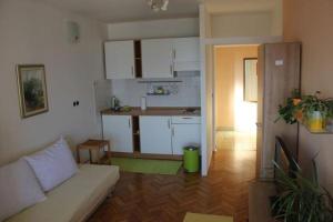 Fotografia z galérie ubytovania Apartment in Duce with sea view, terrace, air conditioning, WiFi 5061-3 v destinácii Duće + 17 fotografií