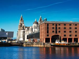 Gallery image of The Gathering @ Liver House - Hot Tub - Near Liverpool - Sleeps Up To 20 in Rock Ferry