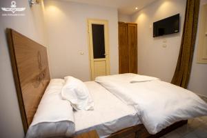 Postel nebo postele na pokoji v ubytování Life Pyramids Inn