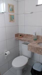 Um banheiro em Apartamento Mel do Cacau à 100mts da praia dos Milionários, Ilhéus