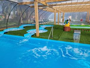 Bazén v ubytování Mediterrani Natura Spa Resort nebo v jeho okolí