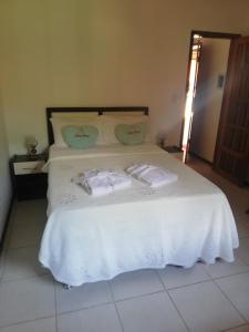 A bed or beds in a room at Pousada Alegria