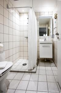 Koupelna v ubytování Go Hotel Saga