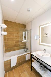 Ванна кімната в Best Western Plus Le Havre Centre Gare