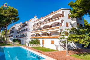 Swimmingpoolen hos eller tæt på Apartamentos Mallorca Casa Azahar + 15 billeder