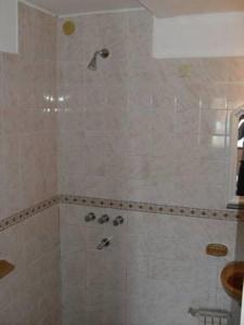 a bathroom with a shower with a sink and a shower at Hotel Verde Sol in Villa Carlos Paz
