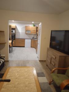 A kitchen or kitchenette at Chalupa Bob a Bobek