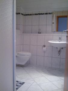 Phòng tắm tại Fliederhof Ferienwohnungen