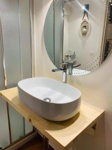 A bathroom at La Casa Di Ago Még 37 kép