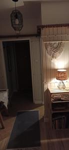 Kuchyňa alebo kuchynka v ubytovaní Retrospekcja - Apartament w centrum