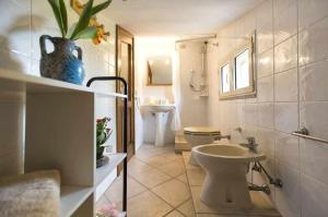 Ένα μπάνιο στο Alghero Villa Galatea con giardino per 8 persone vicino alla spiaggia con 4 camere +70 φωτογραφίες