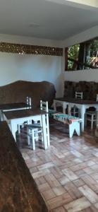 a living room with white tables and a couch at Hospedagem Recanto dos Ties in Abraão