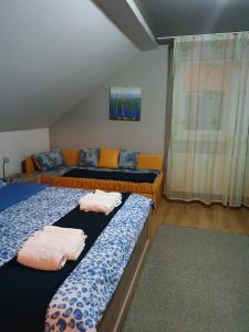 a room with two beds and a couch at Casa mea de vacanta in Baia-Sprie