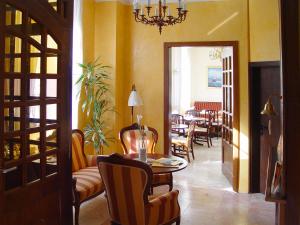 a room with a table and chairs and a dining room at Hotel Altes Hafenhaus in Rostock