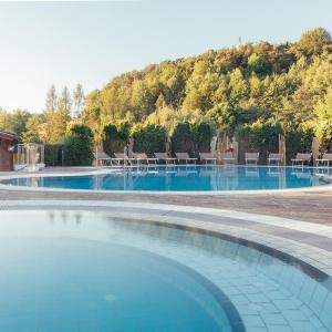 Bazén v ubytování Hotel Panoramahof Loipersdorf nebo v jeho okolí