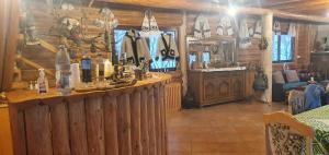 a room with a bar in a log cabin at Cabana Ignis in Baia Mare