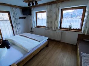 Ένα ή περισσότερα κρεβάτια σε δωμάτιο στο Ferienwohnungen Hochzillertal