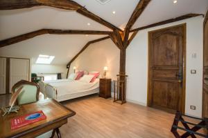 Tempat tidur dalam kamar di Chambre d'Hôtes Bastide du Cosset