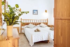 Imagen de la galería de Apartamentos Molina 9-10-11, en Es Caló