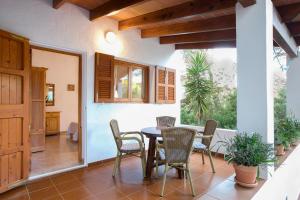 Imagen de la galería de Apartamentos Molina 9-10-11, en Es Caló