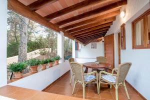 a patio with a table and chairs on a balcony at Apartamentos Molina 9-10-11 in Es Calo