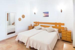 Imagen de la galería de Apartamentos Molina 9-10-11, en Es Caló 40 fotos más