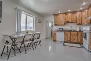 Foto dalla galleria di Caliente Home with Covered Patio, Mtn Views! a Caliente