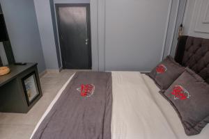 Un pat sau paturi într-o cameră la Ruby