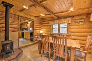 Galerija fotografija objekta Honeys Cabin in McLeod Fish, Hike and Views! u gradu 'McLeod'