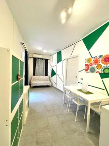 a room with a table and chairs and a bed at Casa Serra in Porto Palo