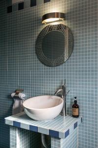 a bathroom with a bowl sink and a mirror at Flat 23 in Bombarral