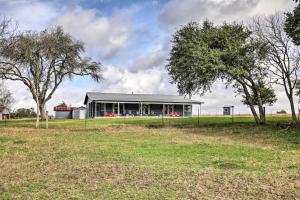 Gallery image of Secluded Texas Farmhouse 12 Mi to La Grange! in Weimar