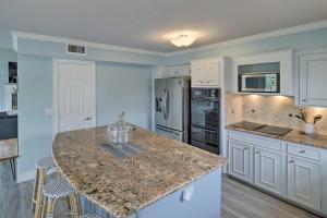 Galeriebild der Unterkunft Waterfront San Jacinto River Home with Boat Slip! in Houston