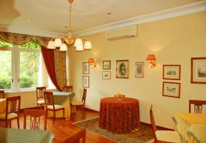 Posezení v ubytování Hotel La Culla Del Lago