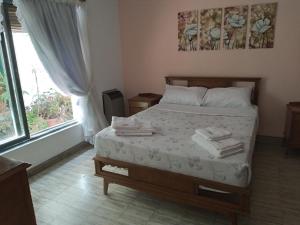 a bedroom with a bed with towels on it at Doña Wilma in San Rafael