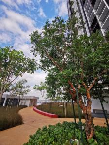 Astetica Residences 200mbps Wifi Netflix外面的花园