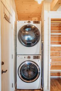 A kitchen or kitchenette at Alaskan Suites