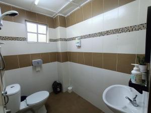 A bathroom at Dream 2
