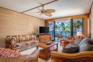 A television and/or entertainment centre at Aston Kona By The Sea