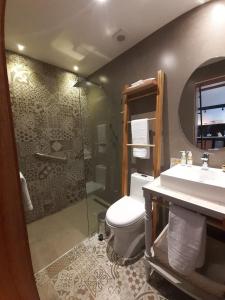 Koupelna v ubytování Hostal Suite Le Fabrique