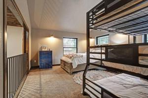 Katil atau katil-katil dalam bilik di Spacious Room & Views, 18 guests-Dream Catcher