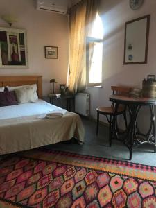 Ein Bett oder Betten in einem Zimmer der Unterkunft Altstadt Hotel & Cafe