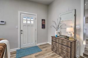Foto dalla galleria di Pet-Friendly Cottage, 3 Blocks to Main St! a Tomball