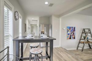 Foto dalla galleria di Pet-Friendly Cottage, 3 Blocks to Main St! a Tomball