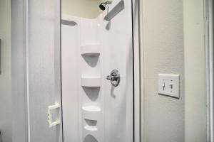 Bagno di Pet-Friendly Cottage, 3 Blocks to Main St!